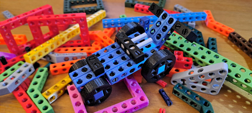 Závodní formule MINI ze stavebnice BitBeam