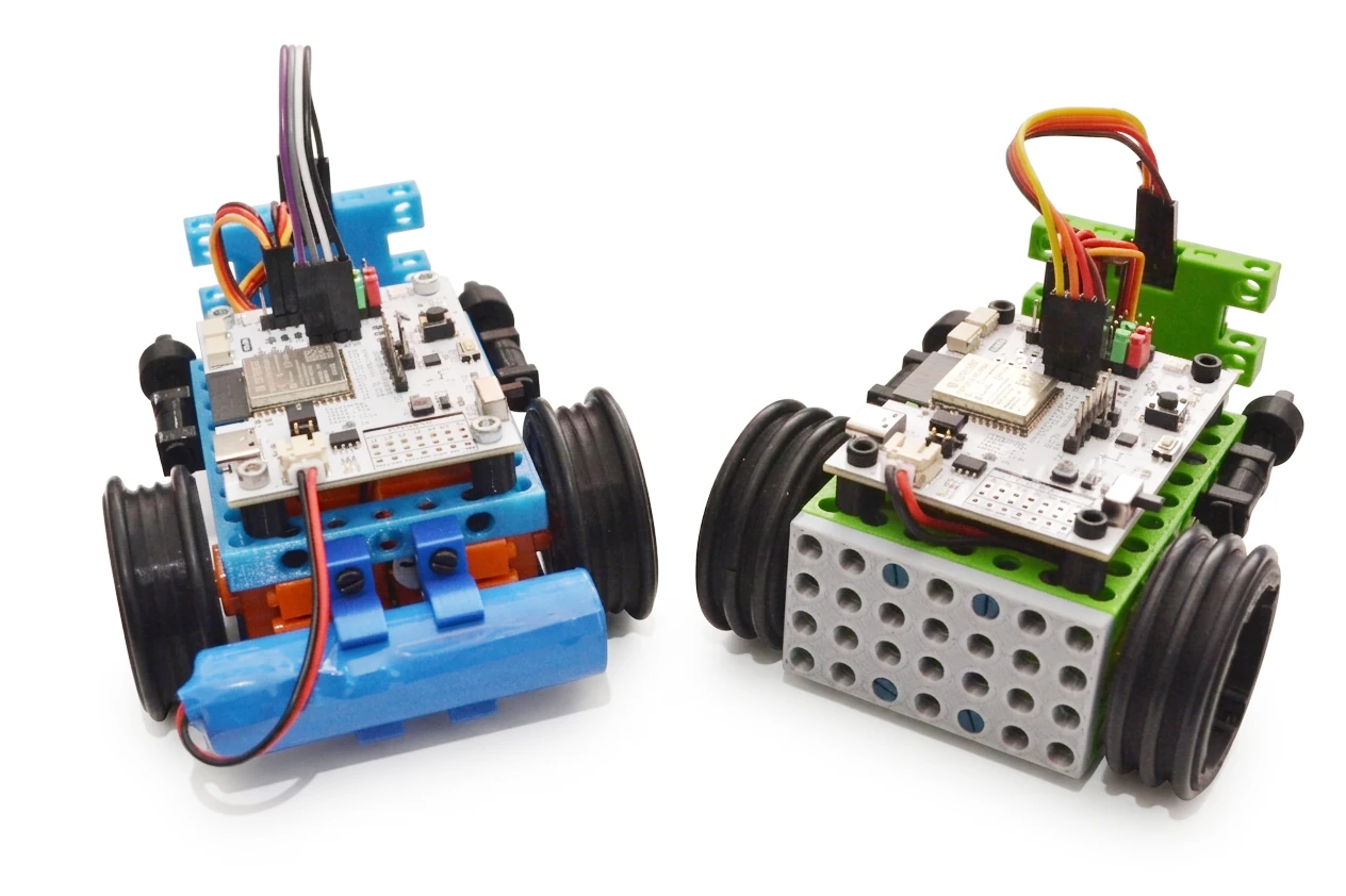 Fotografie obou variant tříkolek zezadu.